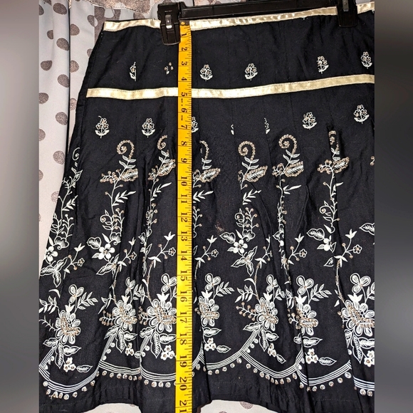 Torrid Embellished Skirt 18 - Picture 4 of 12